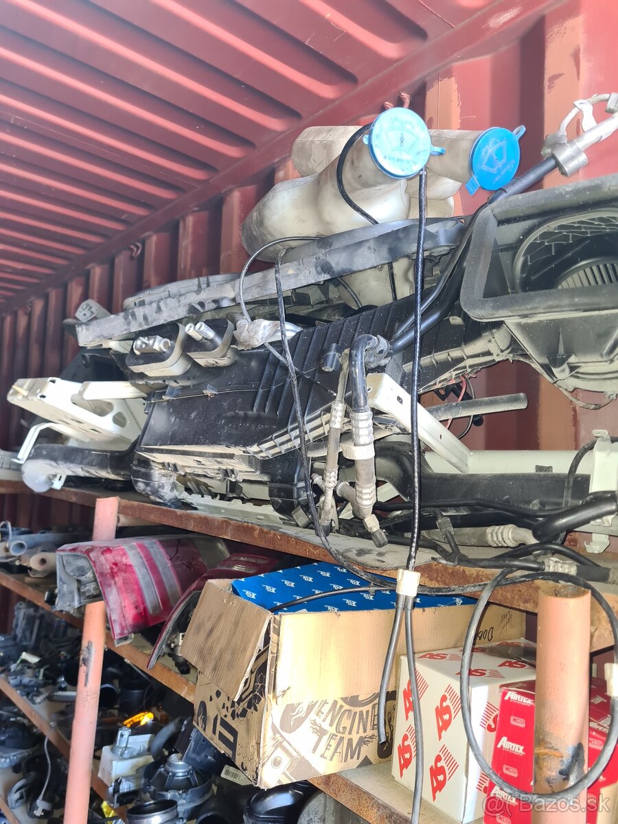 Predám polomotor 646 mercedes + náhradné diely - 4