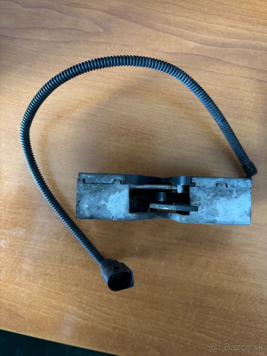 Zámok kapoty Volkswagen Passat B8 - 4