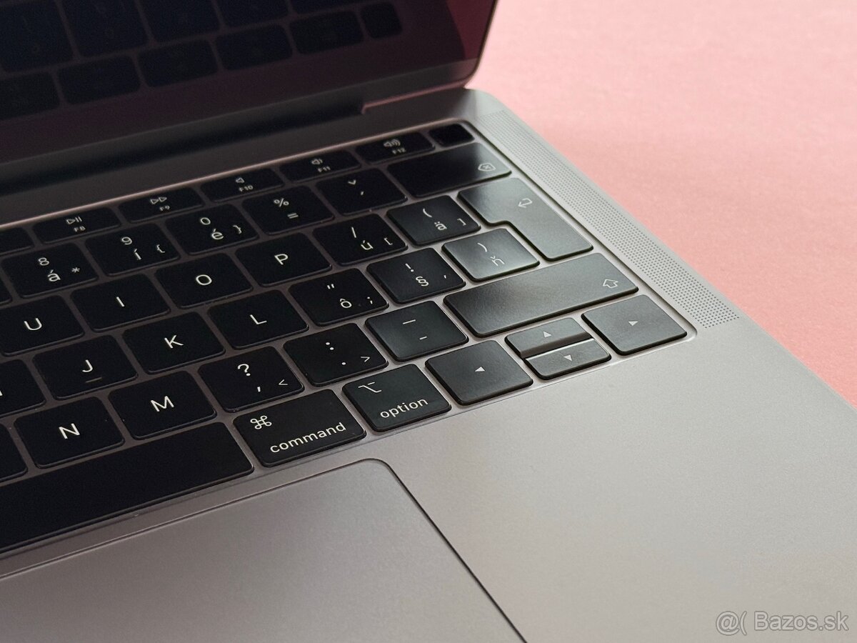 MacBook Air 2019 13 8GB / 128GB - 4
