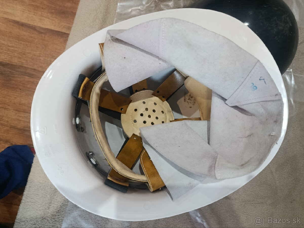 Helmy - 2 vojenské+1 hasičské (biele) - 4