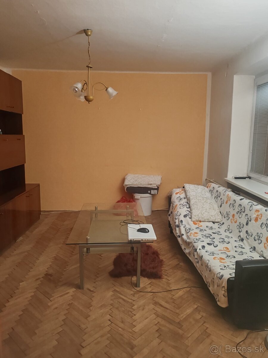 na predaj 2 izbový byt HANDLOVÁ - TOP CENA - 4