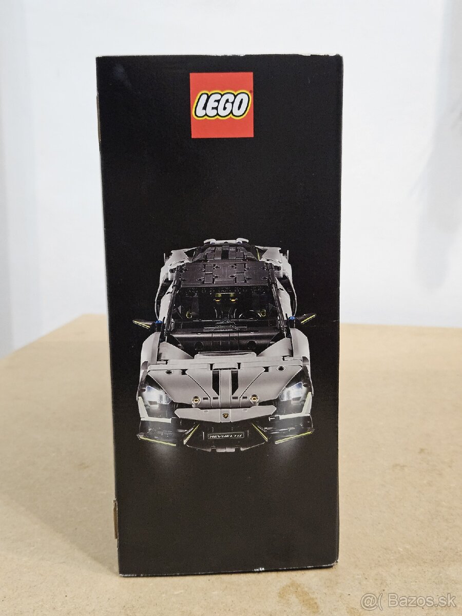 LEGO 42214 Lamborghini Revuelto - 4