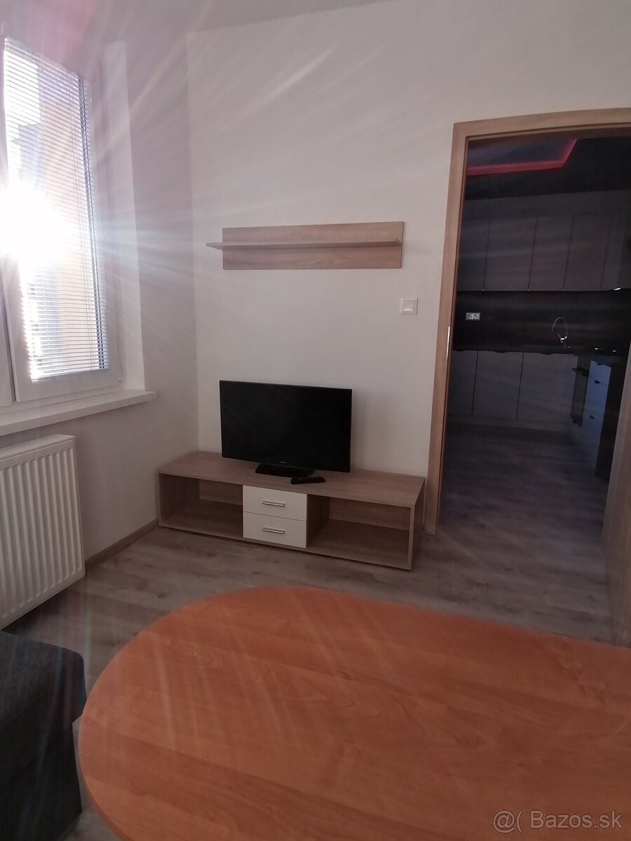 Dám do prenájmu 1 izbový byt v Brezne - 4