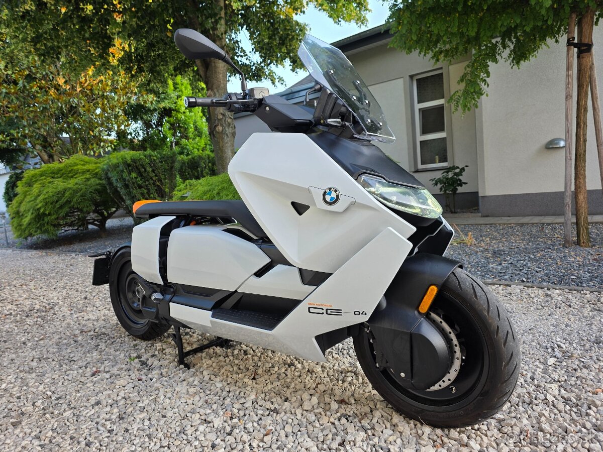 Elektricky skuter BMW CE04 top stav - 4