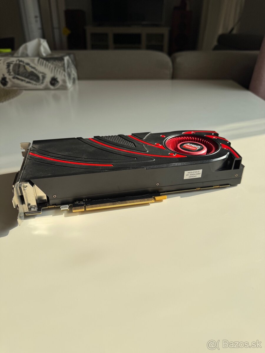 AMD Radeon R9 285 - 2GB - 4