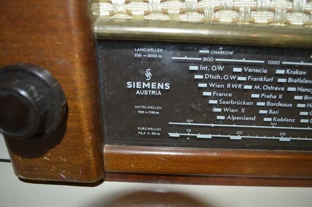 predam starozitne radio SIEMENS - 4