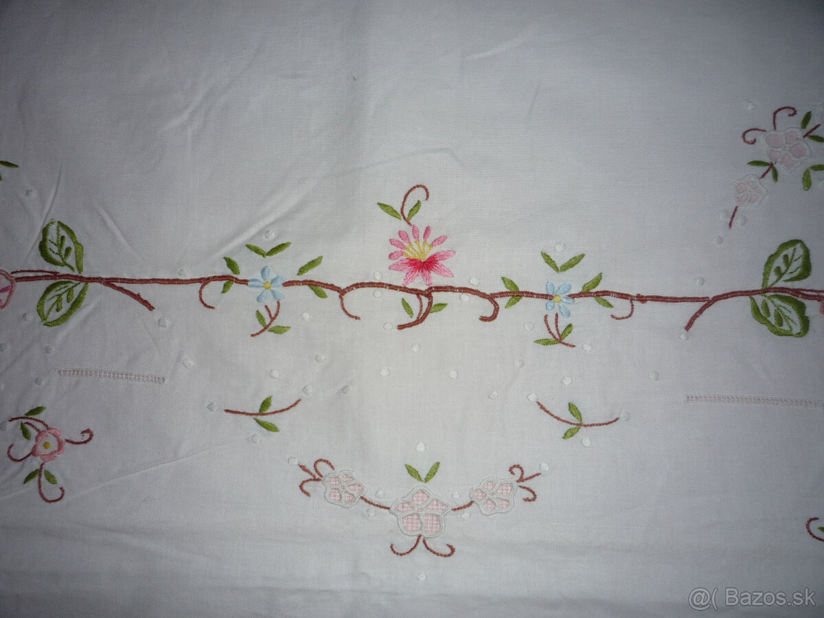 Obrus ručne vyšitý - 4