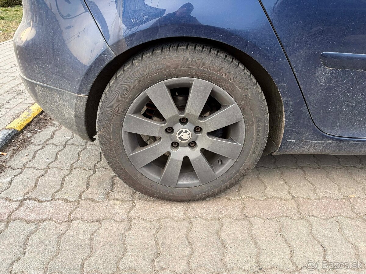 Volkswagen Golf 5 - 4