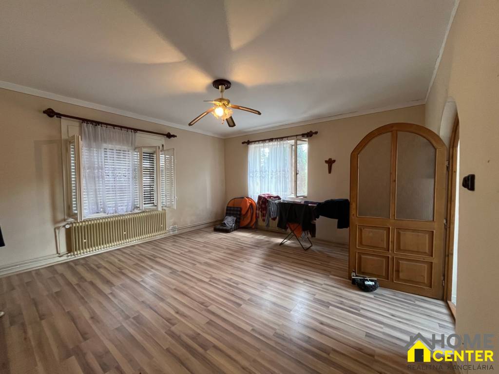 NA PREDAJ Rodinný dom s rozľahlým pozemkom /cca 3000 m²/ v K - 4