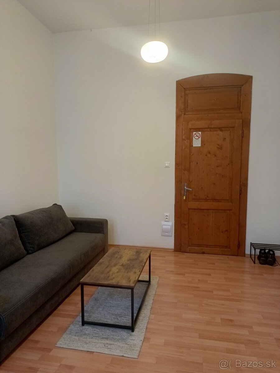 Kancelária s balkónom - 4