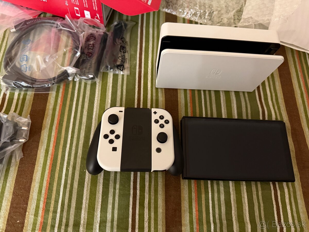 Nintendo Switch OLED + obal + hry - 4
