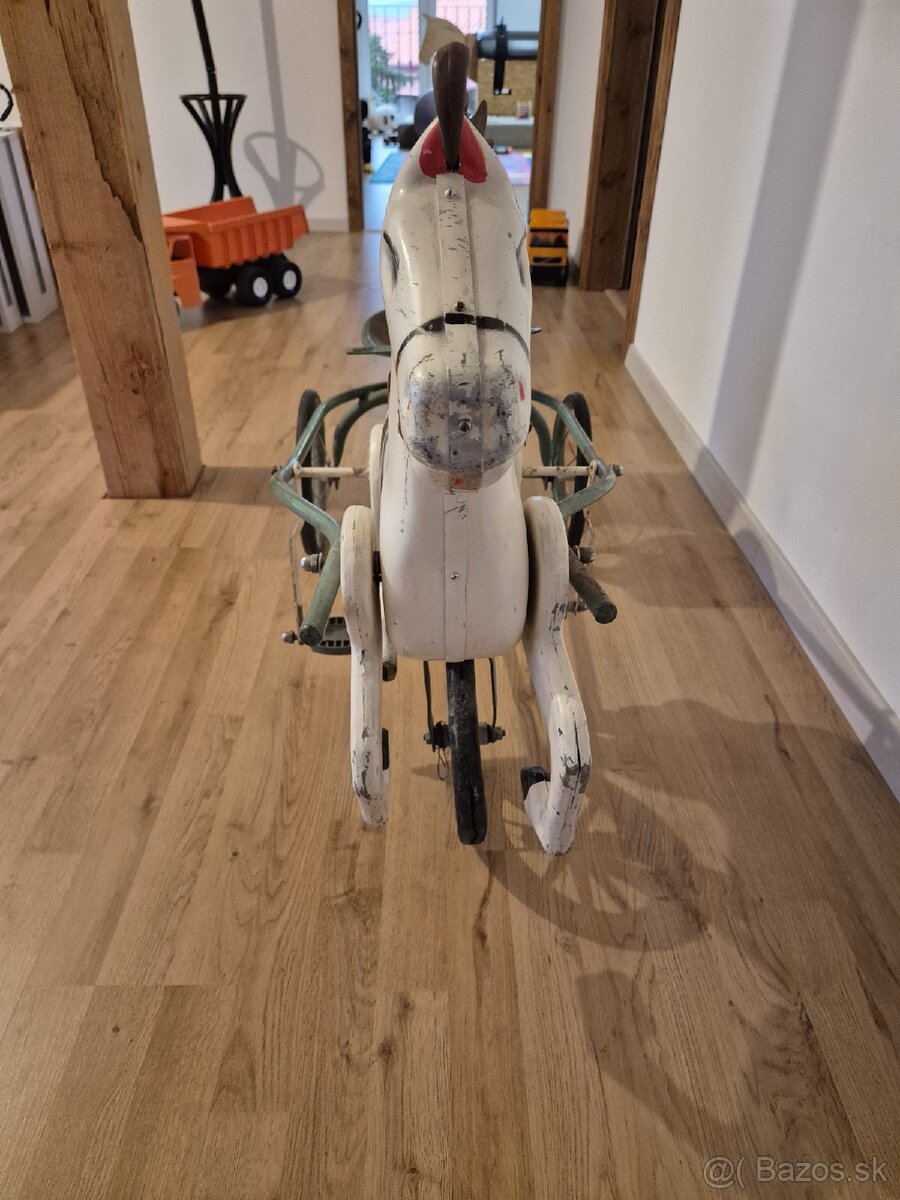 Plechovy slapaci konik - 4