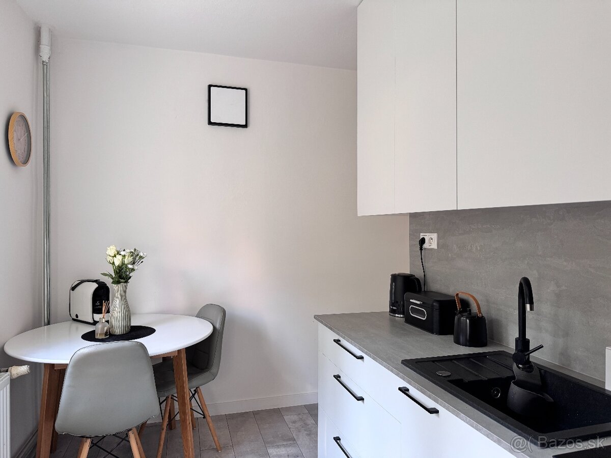 NA PREDAJ: 2-izbový byt po rekonštrukcii, Sebedražie - 4