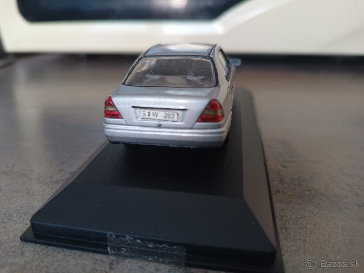 1:43 Mercedes Benz - 4