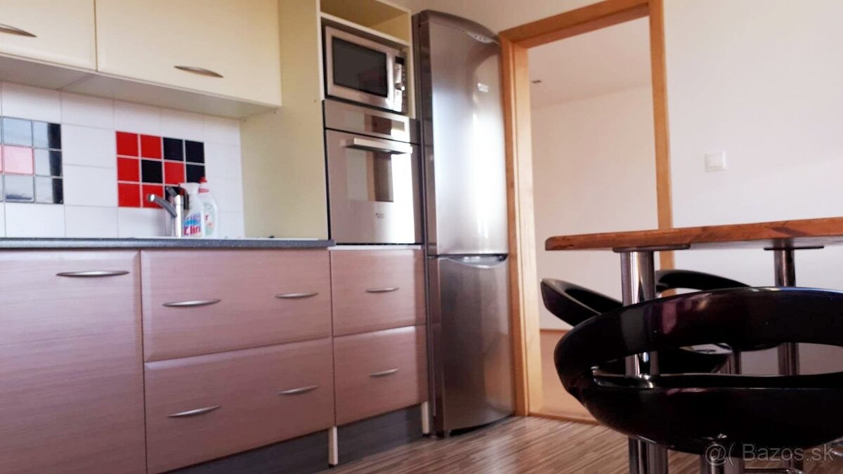 Prenájom 3 izbovy byt Nemocničná Brezovec - 4