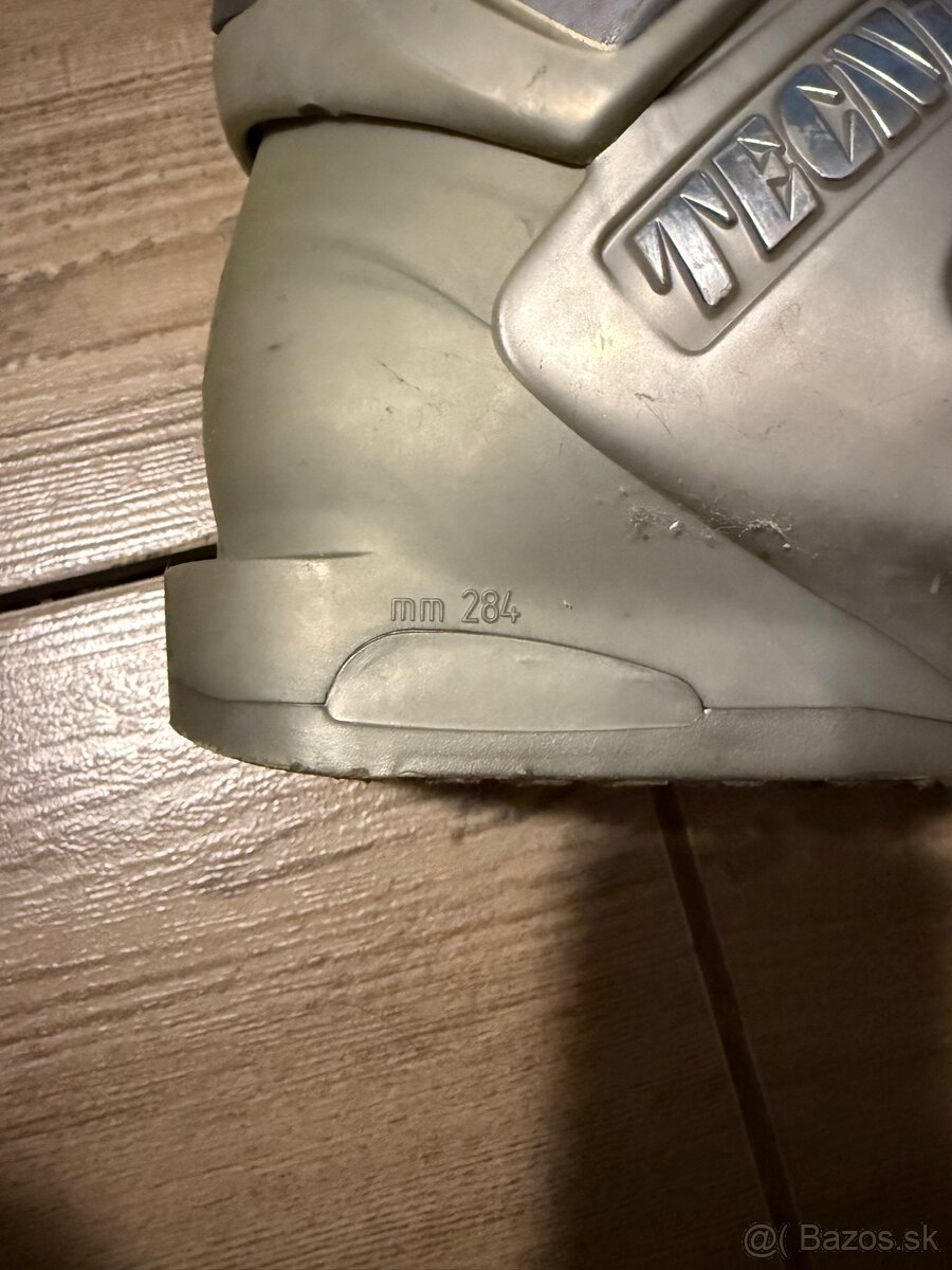 Predám SADA dámske lyže 140cm a lyžiarky 24cm palice 110 - 4