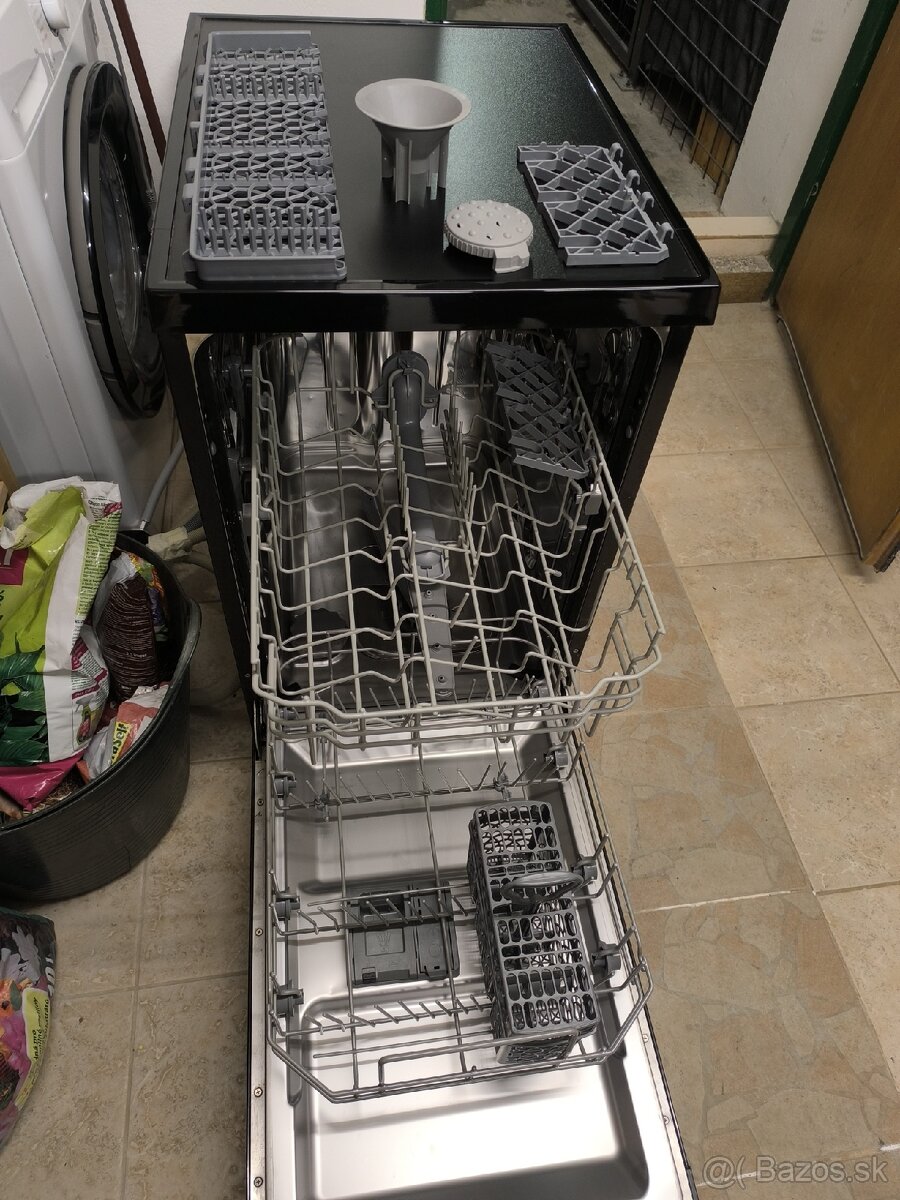 Umývačka riadu Candy používaná rok - 4