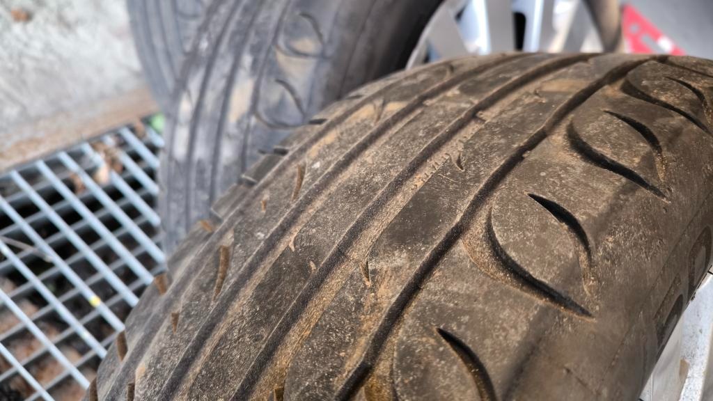 Predám 4 kusy letných pneumatík + elektróny - 4