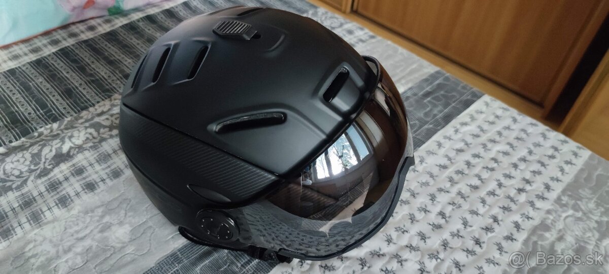 Lyžiarska prilba so zornikom - 4