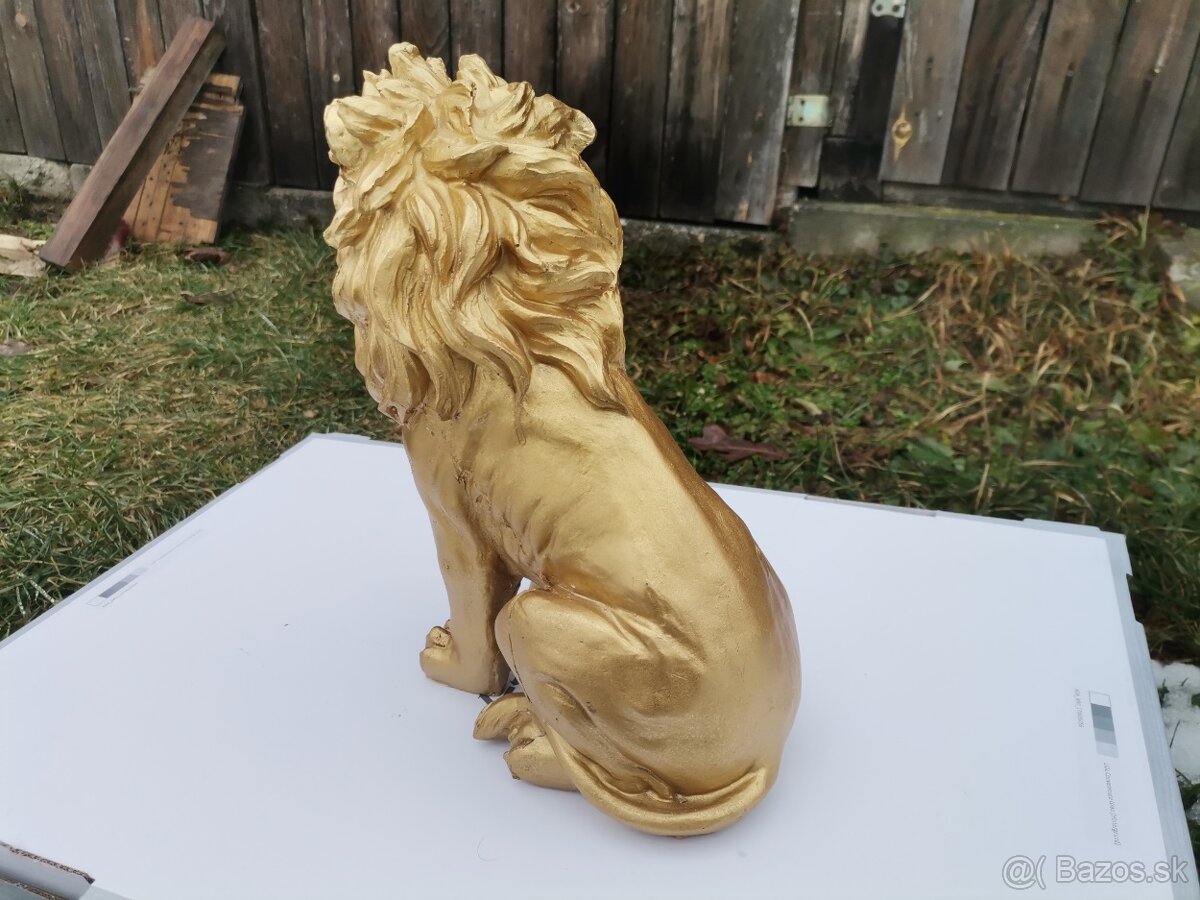 Socha Lev - 4