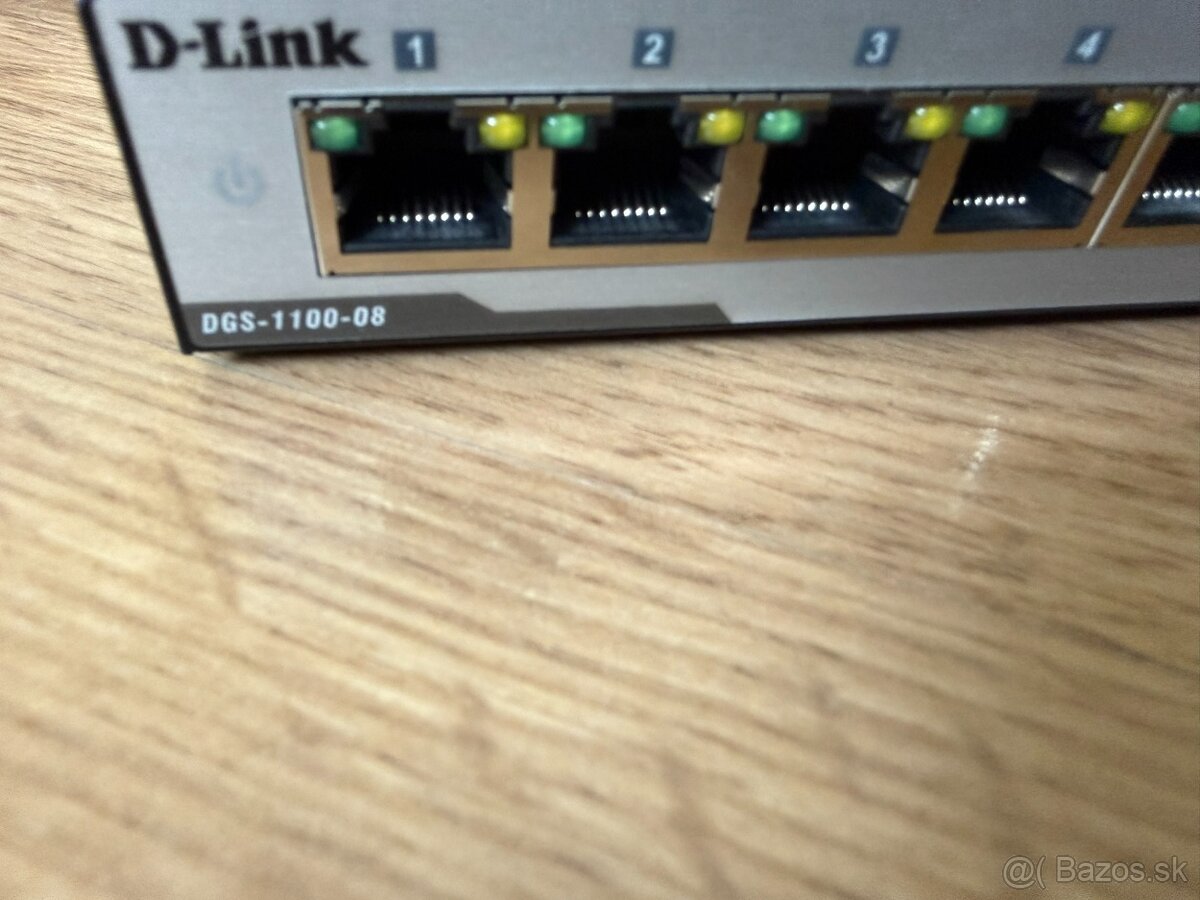 Predám 8-portový D-Link DGS-1100-08 manažovateľný switch - 4
