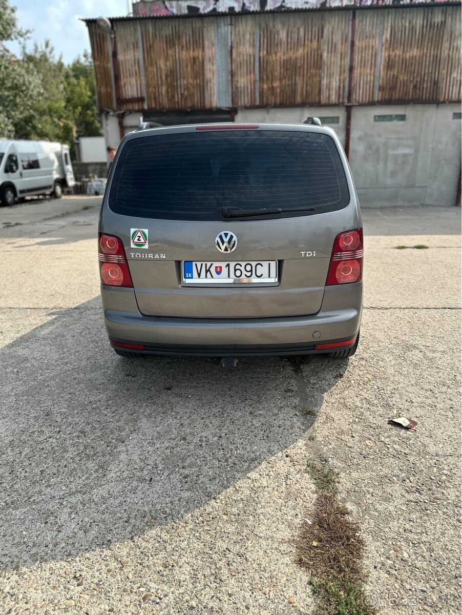Volkswagen touran - 4