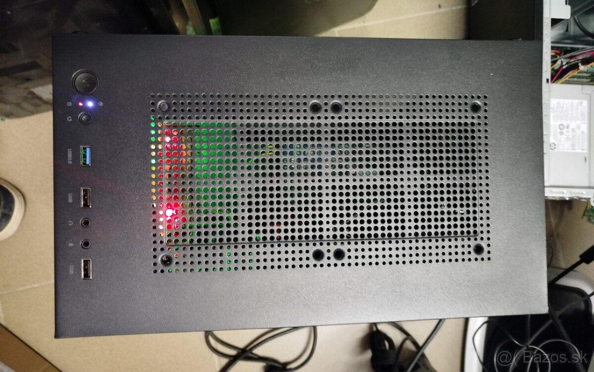 skrinka s presklenou bočnicou Evolve M4 - 4