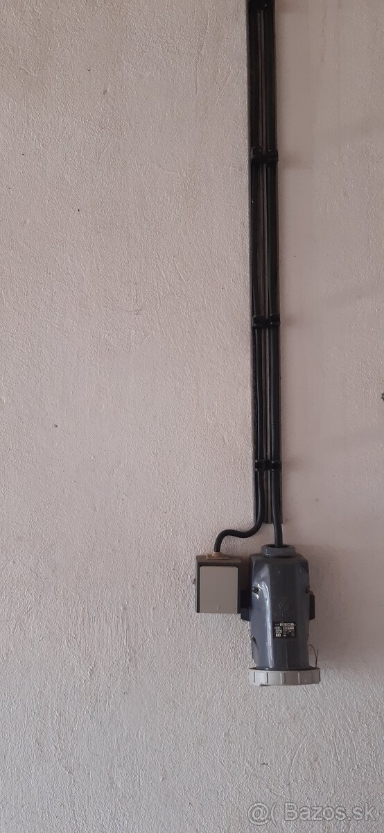 Murovaná garáž 26 m² s jamou - 4