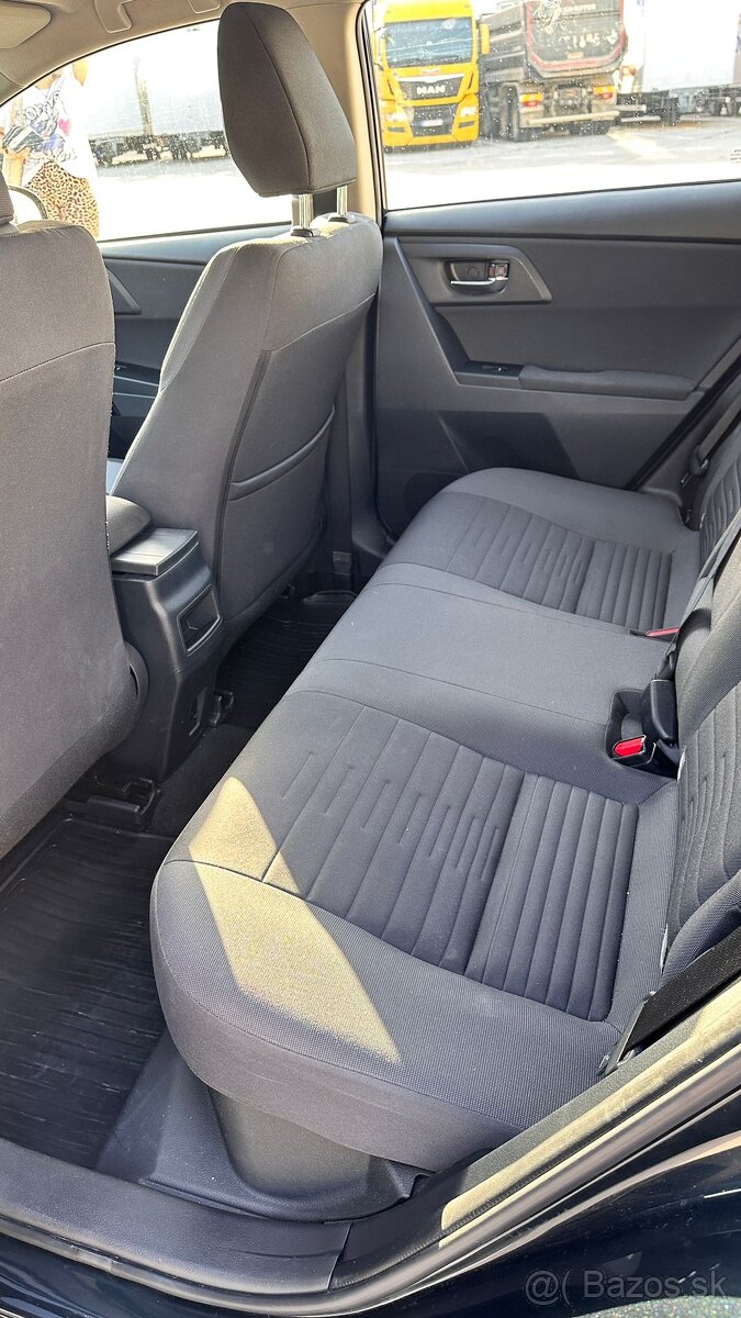 TOYOTA AURIS 1,8 VVT-I HEBRIT - 4