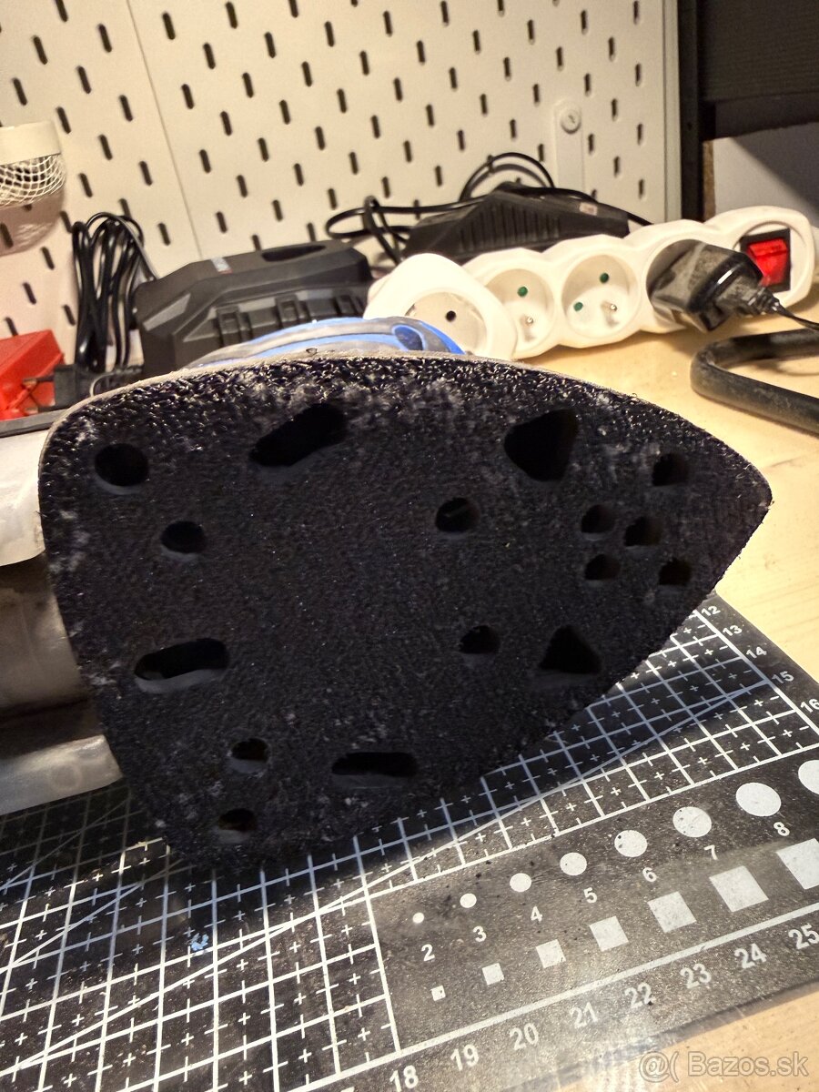 Vibračná brúska VARO 200W – s odsávaním prachu - 4