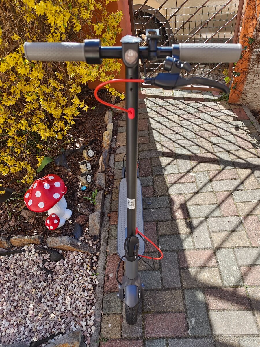 Mestská elektrická kolobežka 8.5“,350W,7.8Ah,30km/h,25km,12k - 4