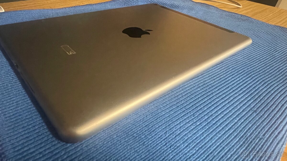 Apple iPad 9,7" 6. generace, 32GB, WIFI+cellular LTE, Silve - 4