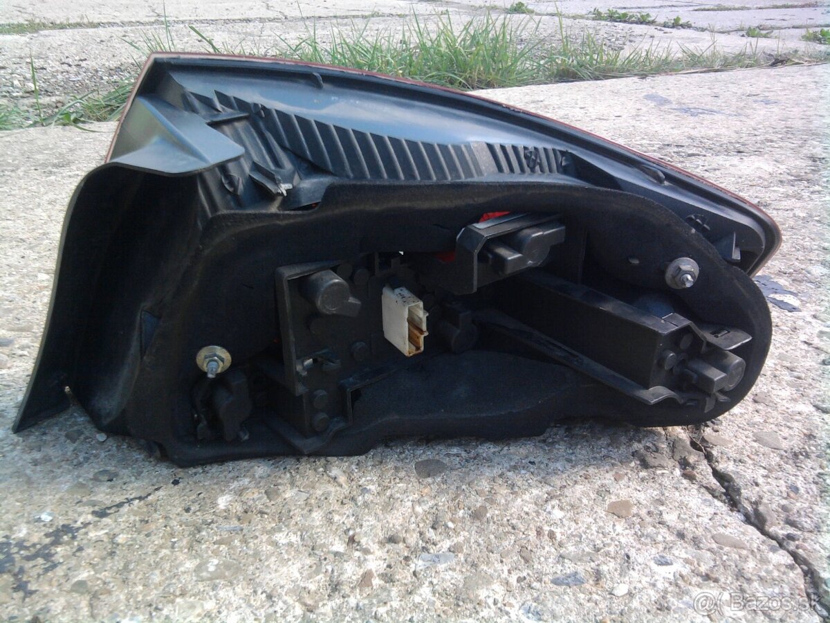 Peugeot 407 zadne svetla - 4