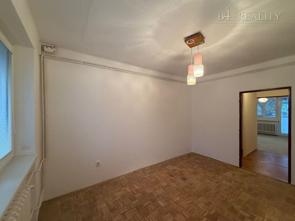 3 izbový tehlový byt, 72 m2 + presklená lodžia a balkón, vla - 4