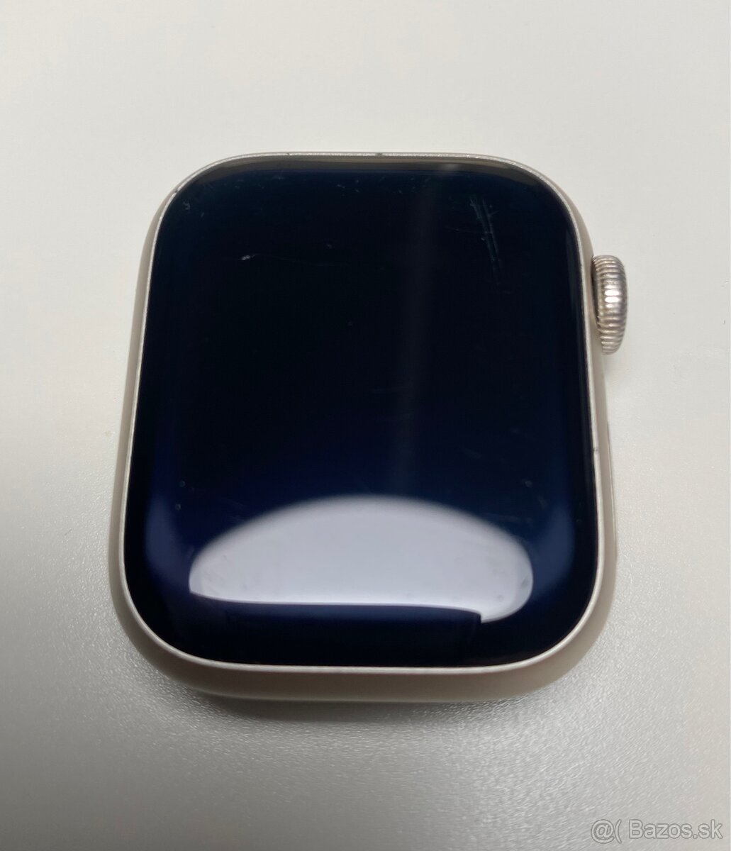 Apple Watch 8, batéria 97% - 4