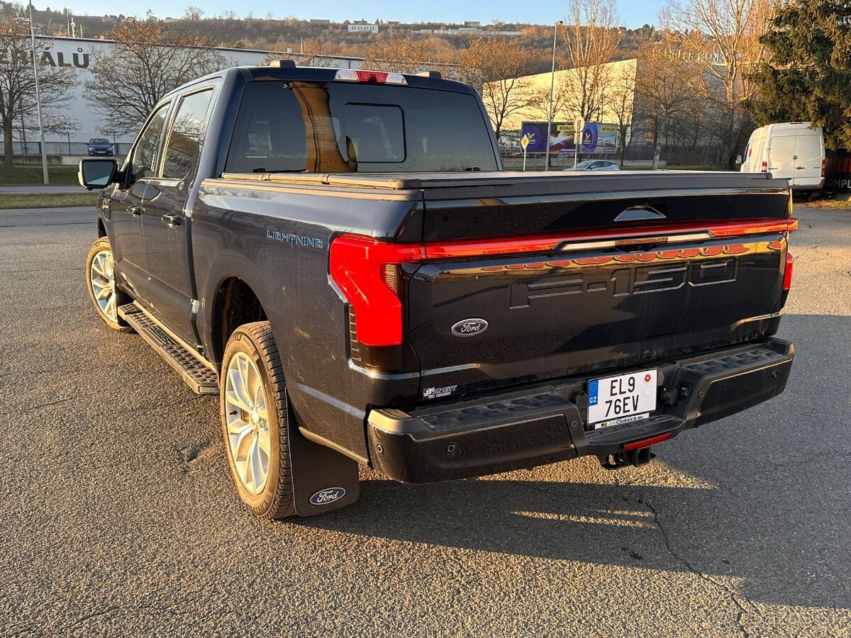 Ford F-150 Lightning - 4