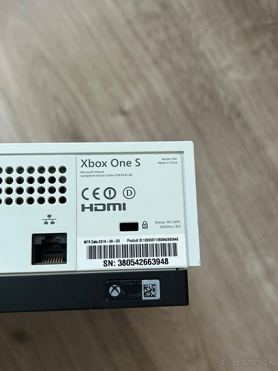 Xbox One S - 4