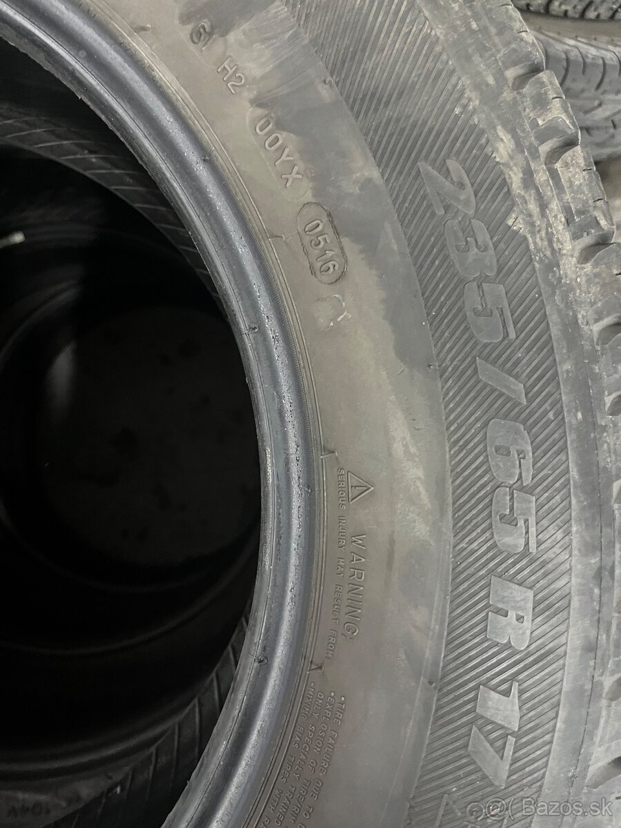 235/65 R17 H XL sada - 4