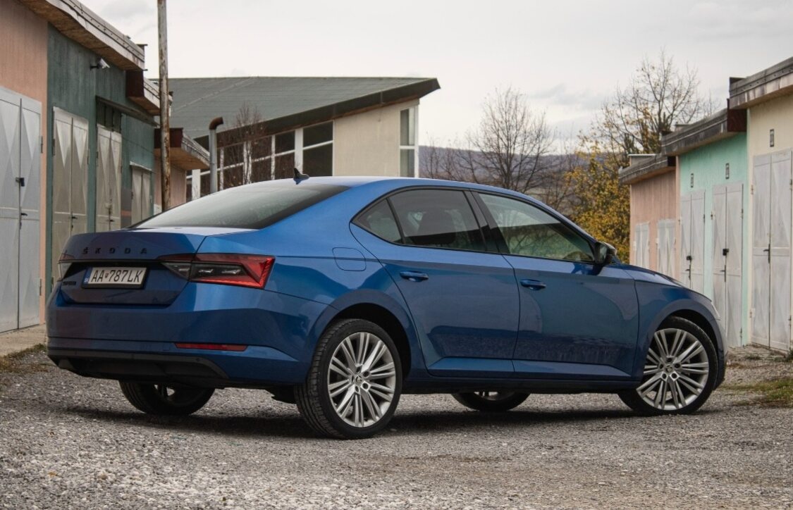 Škoda Superb 2.0 TDI DSG Style - 4