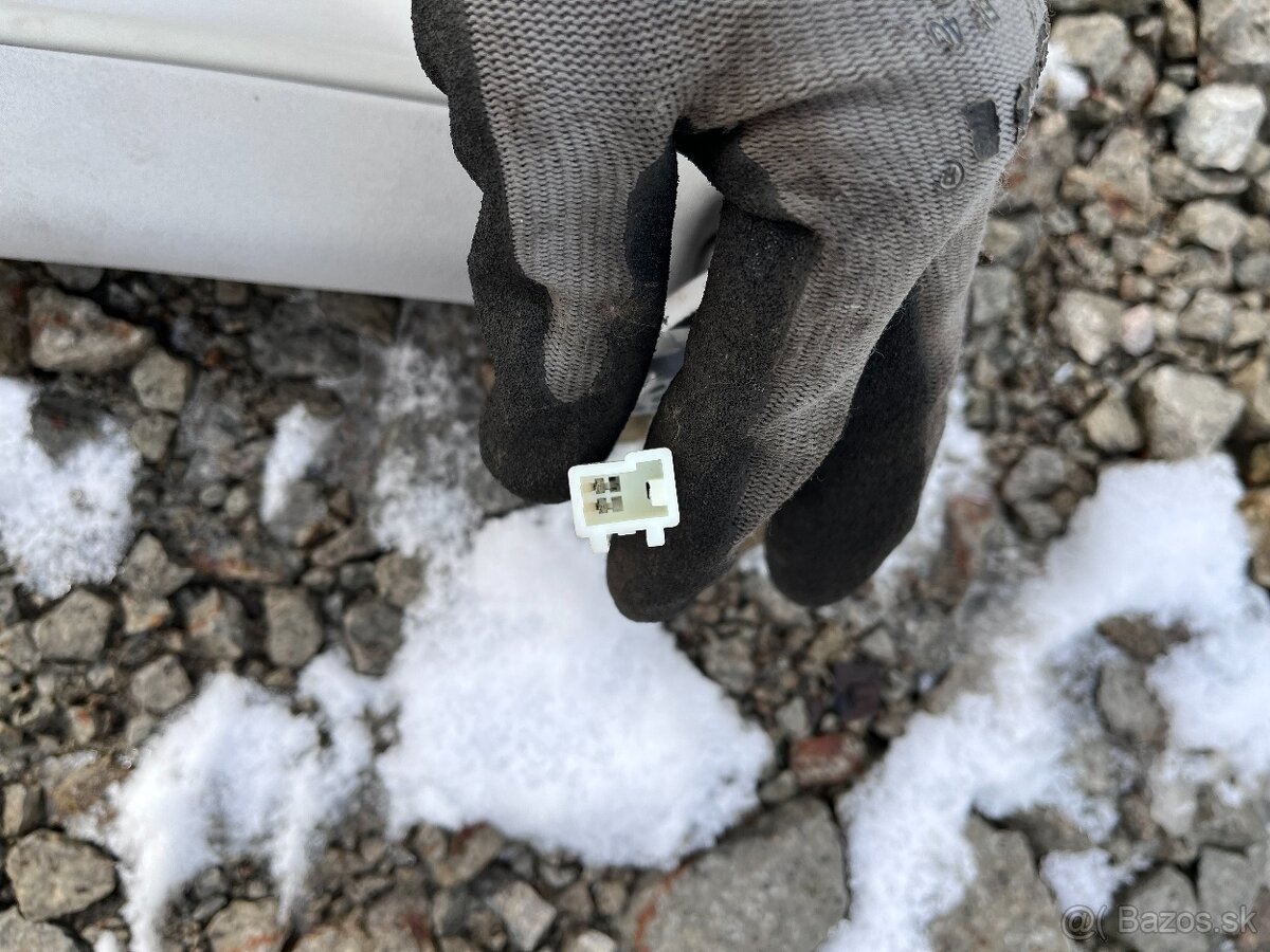 Kia Ceed Kombi 06-12 vypínač okien, madlo, panel, clonítko Ľ - 4