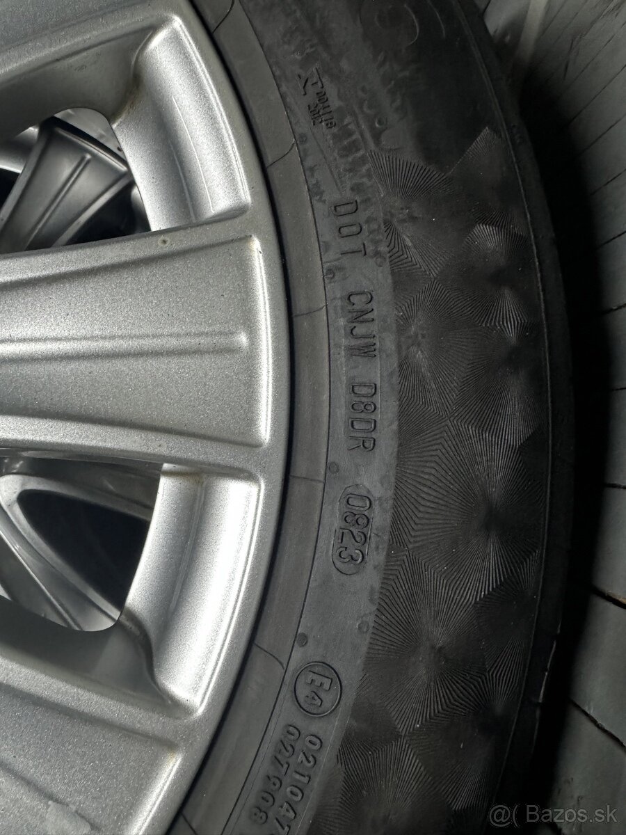 Elektrony Mercedes, pneumatiky ako nové - 4