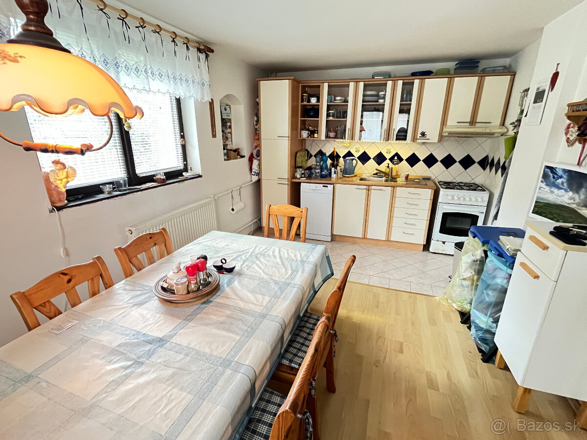 RD (4+1) s garážou a 1259 m2 pozemkom v Hubine - 4