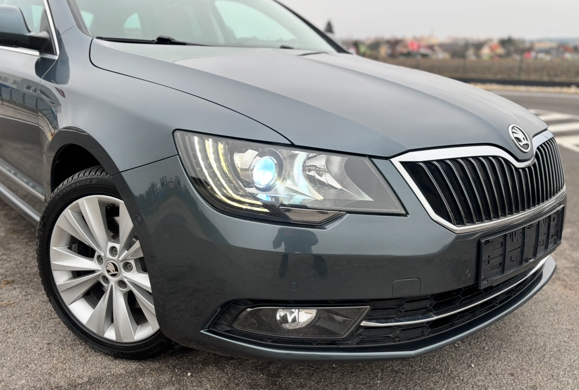 ŠKODA SUPERB 2.0 TDI ELEGANCE PLUS FACELIFT COMBI - 4