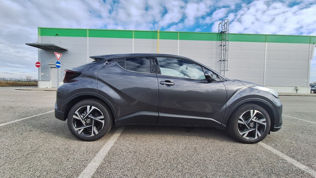 Toyota C-HR 2,0 Hybrid Dynamic Force 184 k e-CVT STYLE - 4
