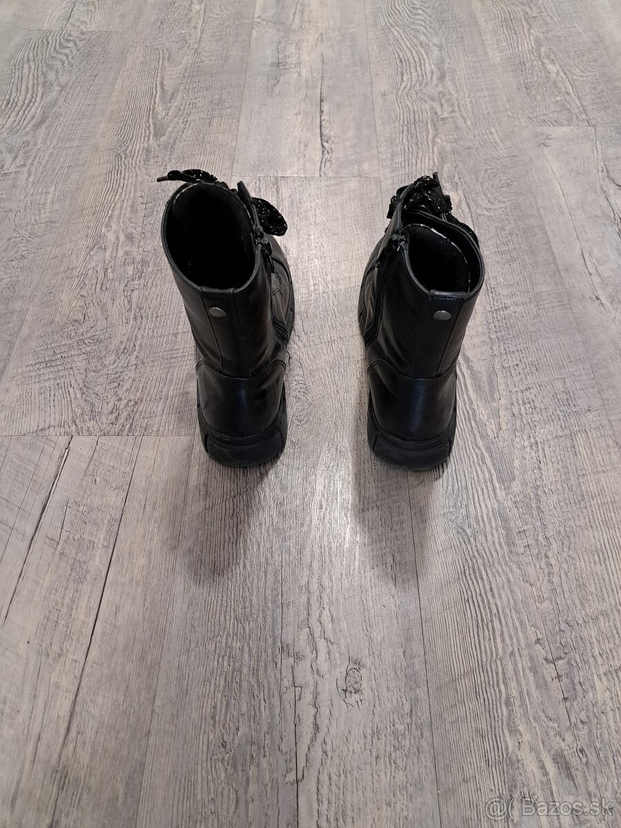 Dievčenské topánky na zimu čierne. - 4