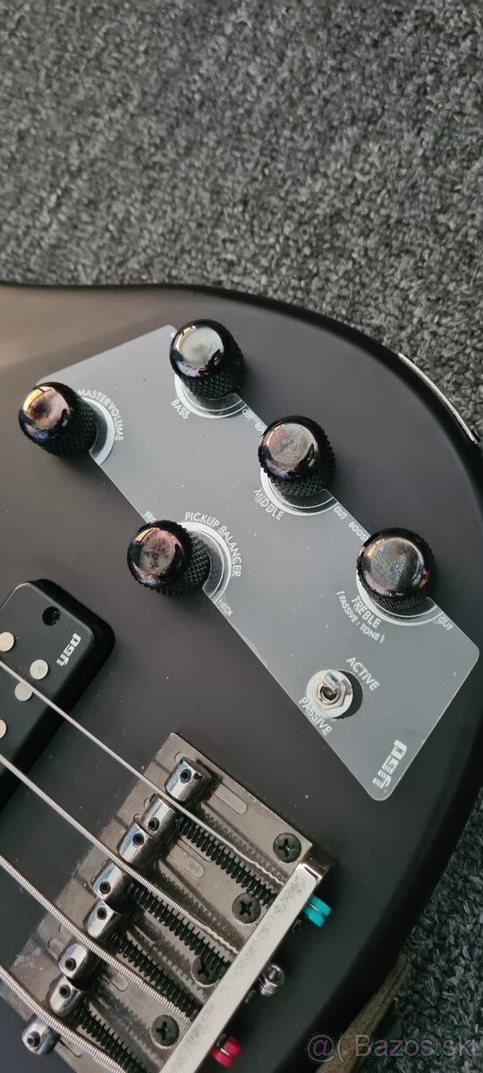 Predám elektrickú štvorstrunovú basgitaru Yamaha TRBX 504 - 4