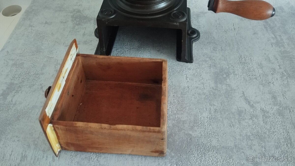 Starý mlýnek na kávu - 4