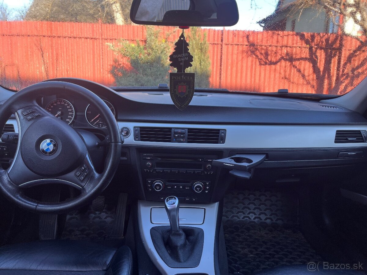 Predám BMW E90 320d facelift - 4