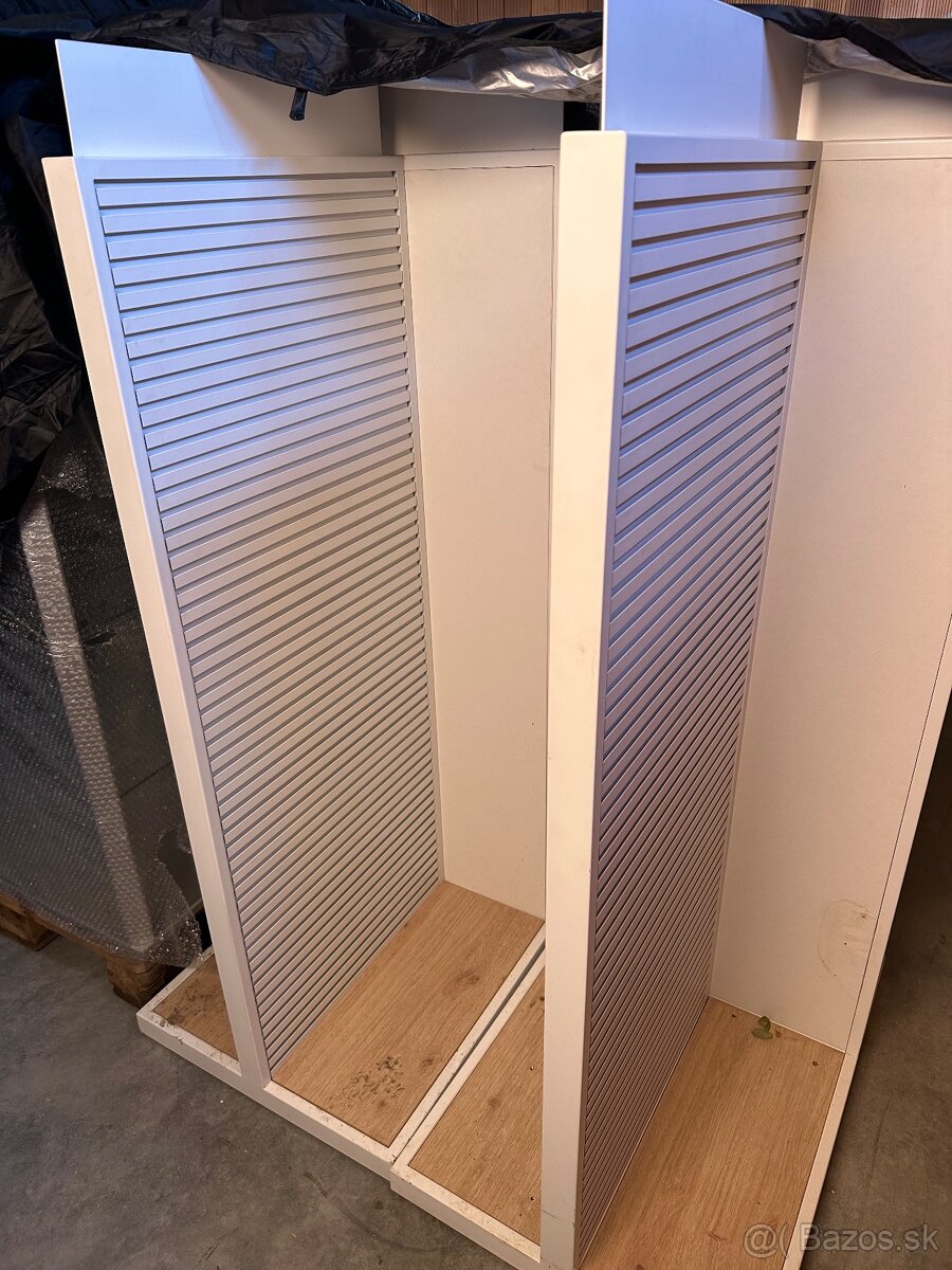 Kompletné vybavenie predajne – pulty a skrine (top stav) - 4