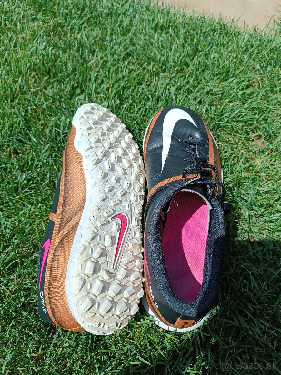 Kopačky a halovky NIKE 36,5 - 4